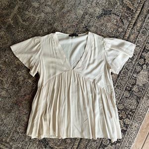 Flowey cream top, size small